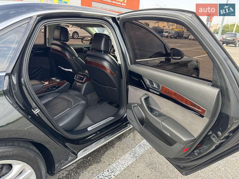 Седан Audi A8 2011 в Черновцах
