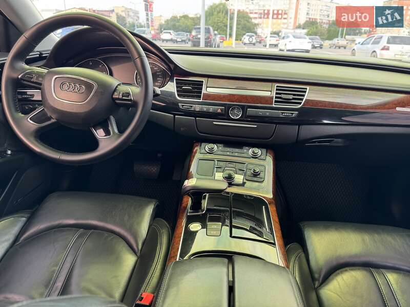 Седан Audi A8 2011 в Черновцах