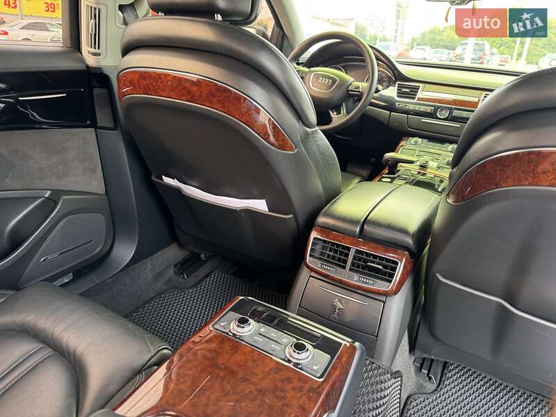 Седан Audi A8 2011 в Черновцах