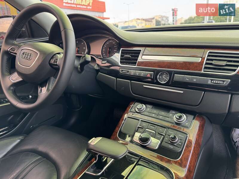Седан Audi A8 2011 в Черновцах