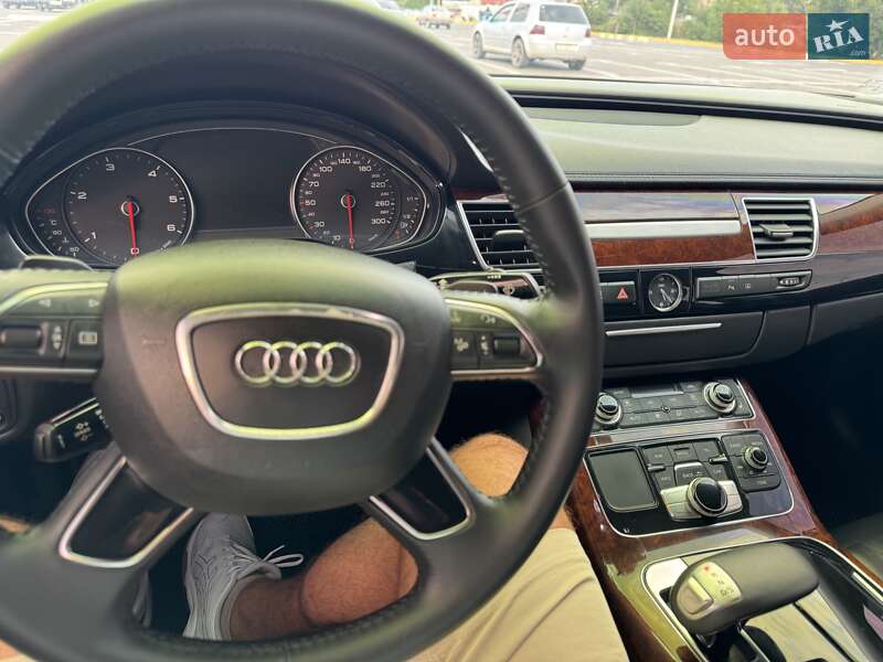 Седан Audi A8 2011 в Черновцах