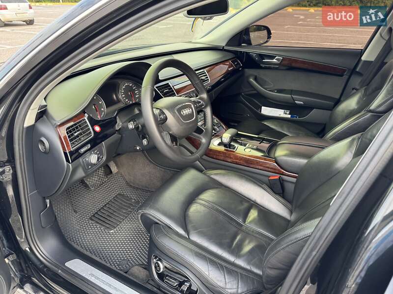 Седан Audi A8 2011 в Черновцах