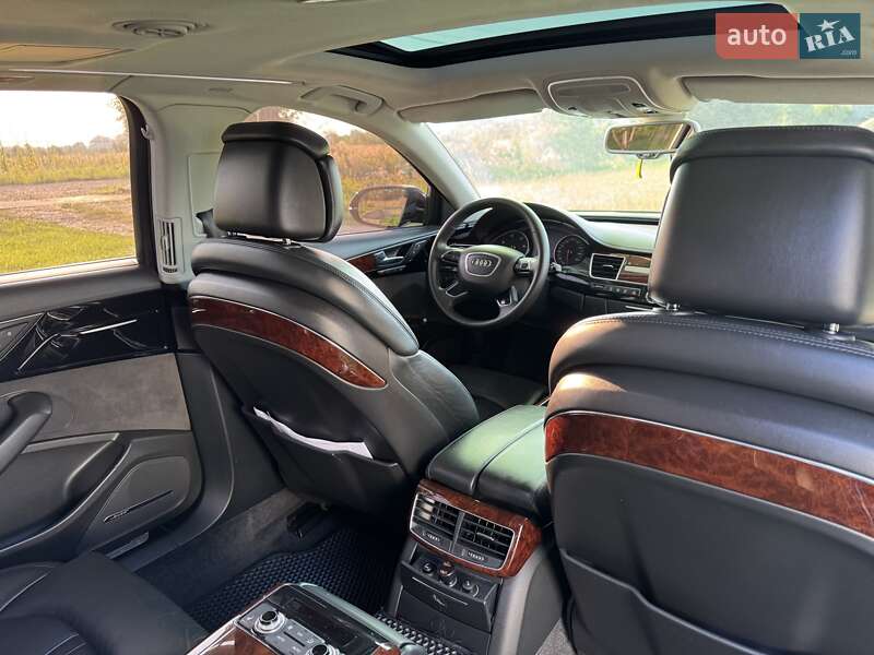 Седан Audi A8 2011 в Черновцах