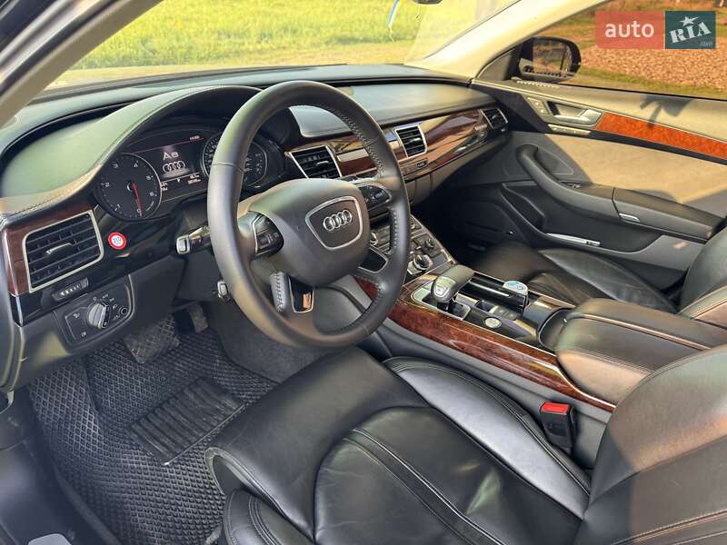 Седан Audi A8 2011 в Черновцах
