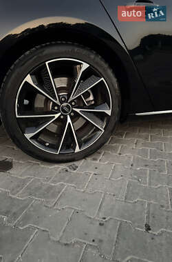 Седан Audi A8 2011 в 