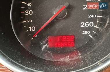 Седан Audi A8 2004 в 