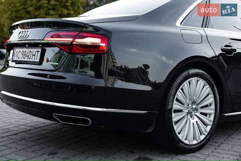 Седан Audi A8 2015 в Луцке