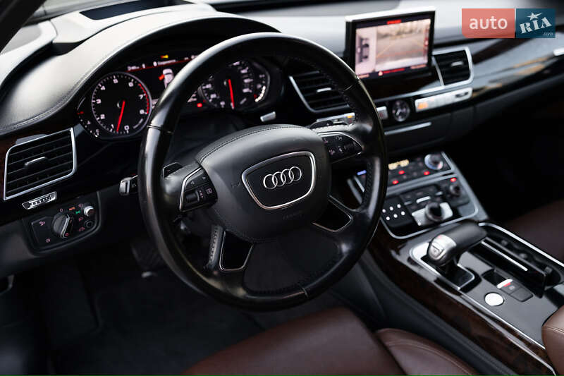 Седан Audi A8 2015 в Луцке