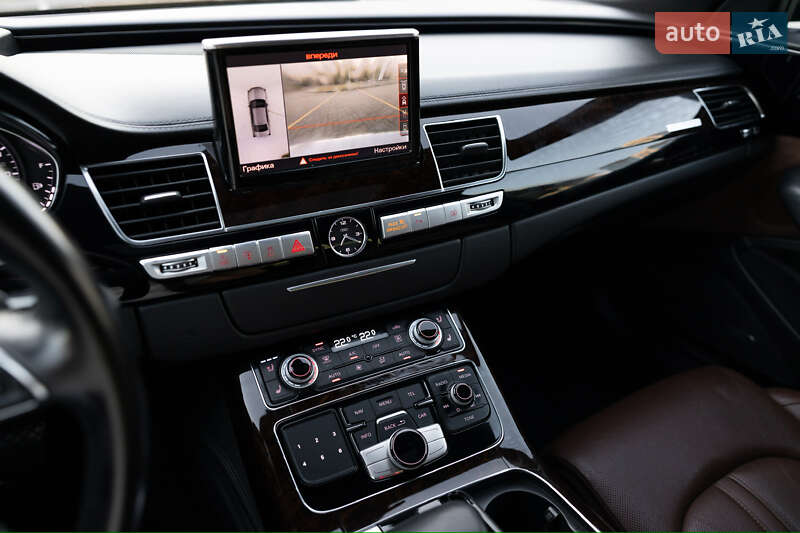 Седан Audi A8 2015 в Луцке