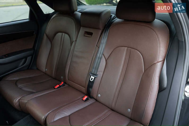 Седан Audi A8 2015 в Луцке