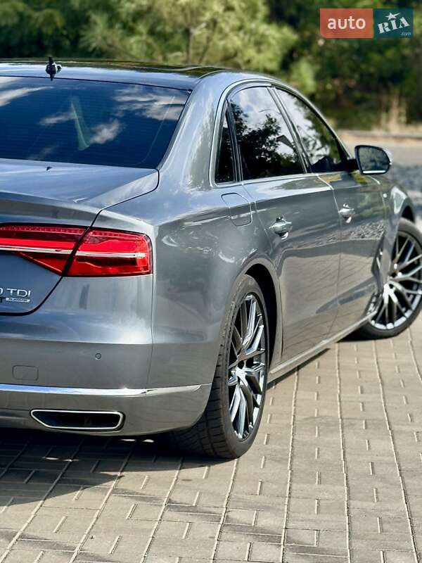 Седан Audi A8 2015 в Кам'янському