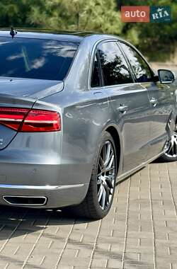 Седан Audi A8 2015 в 