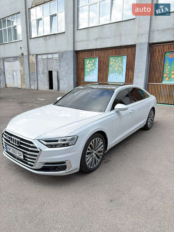 Седан Audi A8 2018 в 