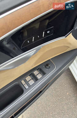 Седан Audi A8 2018 в 