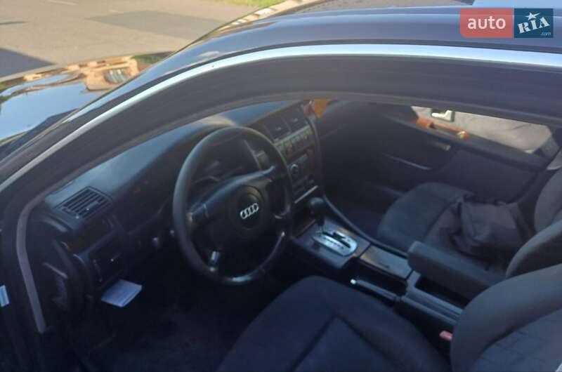 Седан Audi A8 1998 в Ужгороді