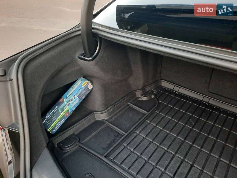 Седан Audi A8 2017 в Умани