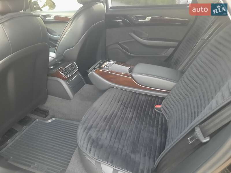 Седан Audi A8 2017 в Умани