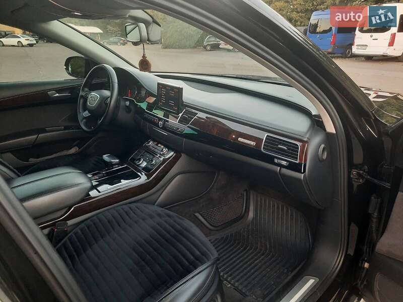 Седан Audi A8 2017 в Умани