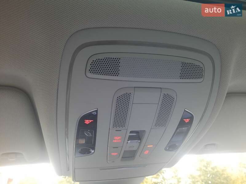 Седан Audi A8 2017 в Умани