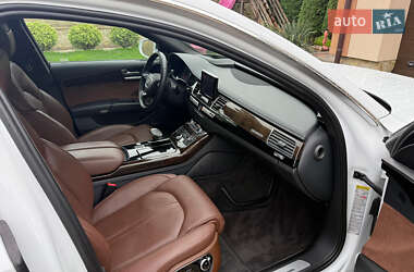 Седан Audi A8 2016 в 