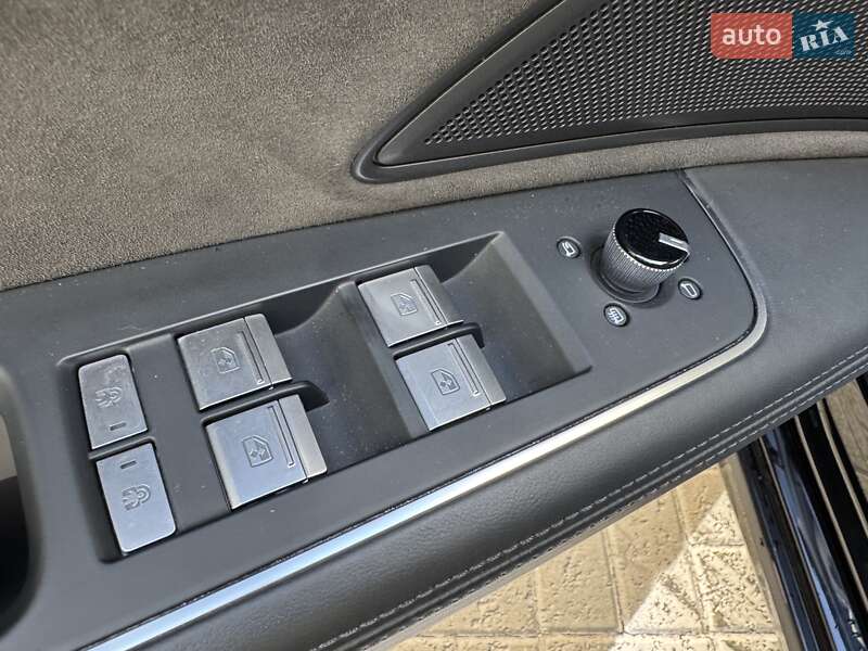 Седан Audi A8 2021 в Києві