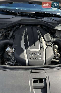 Седан Audi A8 2017 в 