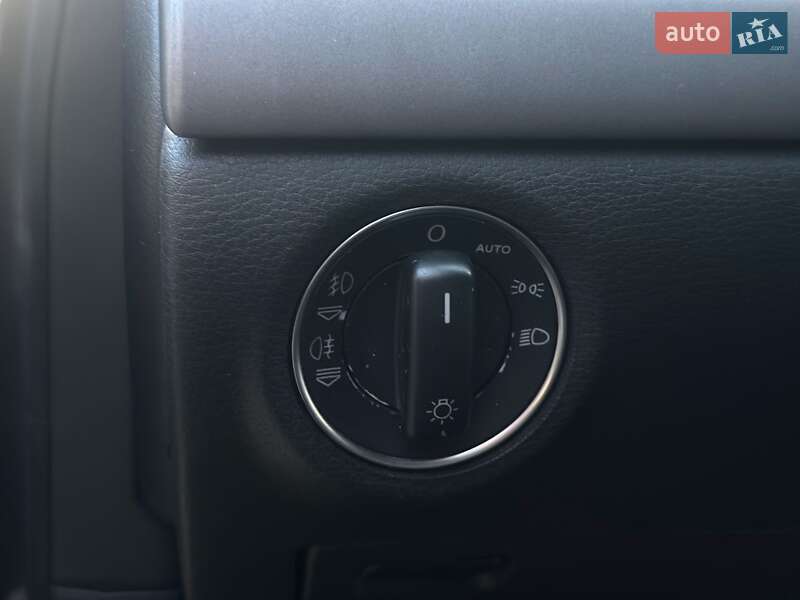 Седан Audi A8 2004 в Львові