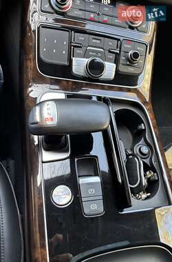 Седан Audi A8 2017 в 