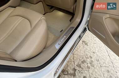 Седан Audi A8 2015 в 