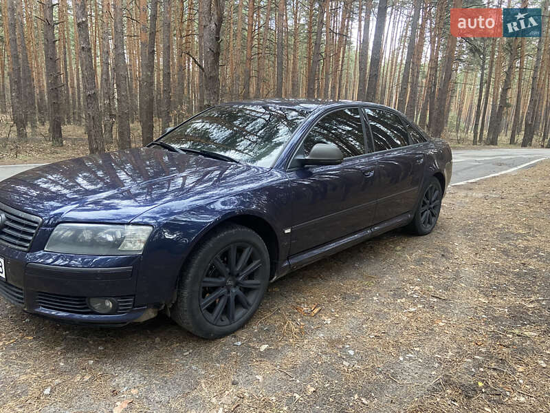 Седан Audi A8 2004 в 
