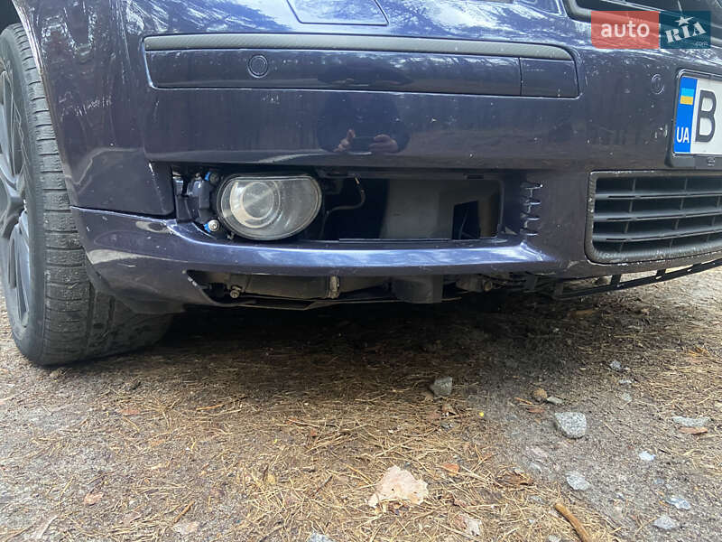 Седан Audi A8 2004 в Полтаве