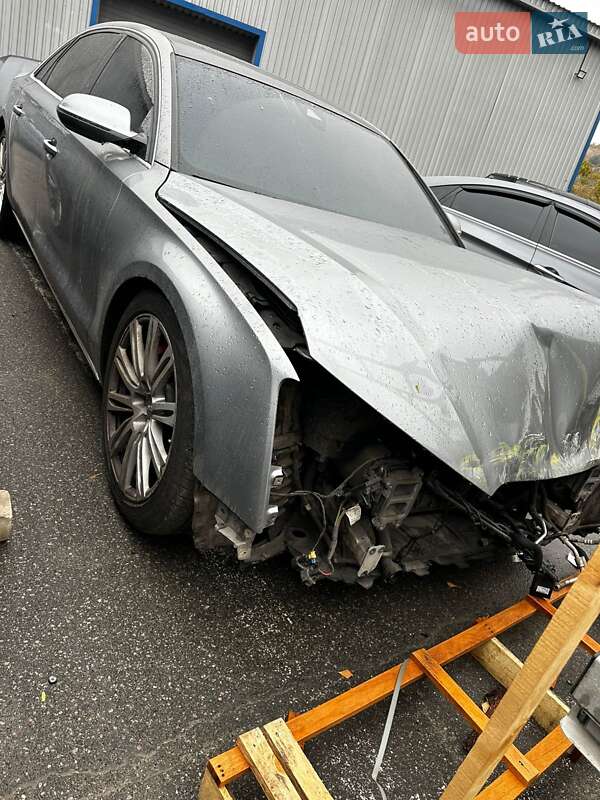 Седан Audi A8 2012 в Киеве