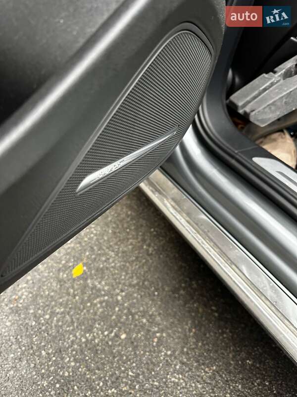 Седан Audi A8 2012 в Киеве