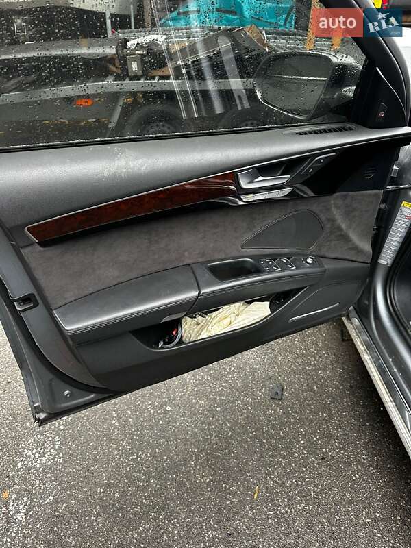 Седан Audi A8 2012 в Киеве