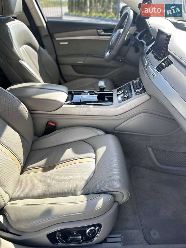 Седан Audi A8 2015 в Полтаве