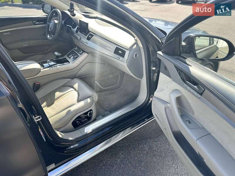 Седан Audi A8 2015 в Полтаве