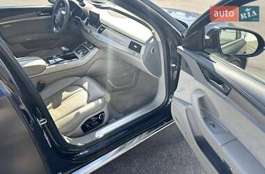 Седан Audi A8 2015 в 