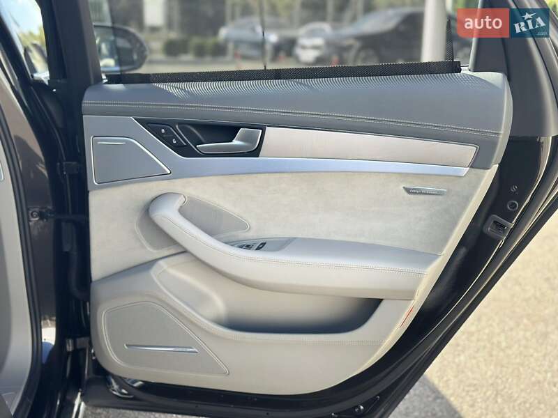Седан Audi A8 2015 в Полтаве