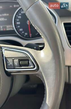 Седан Audi A8 2015 в 