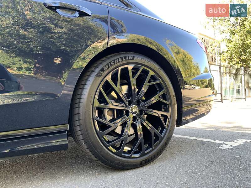 Седан Audi A8 2023 в Кривом Роге