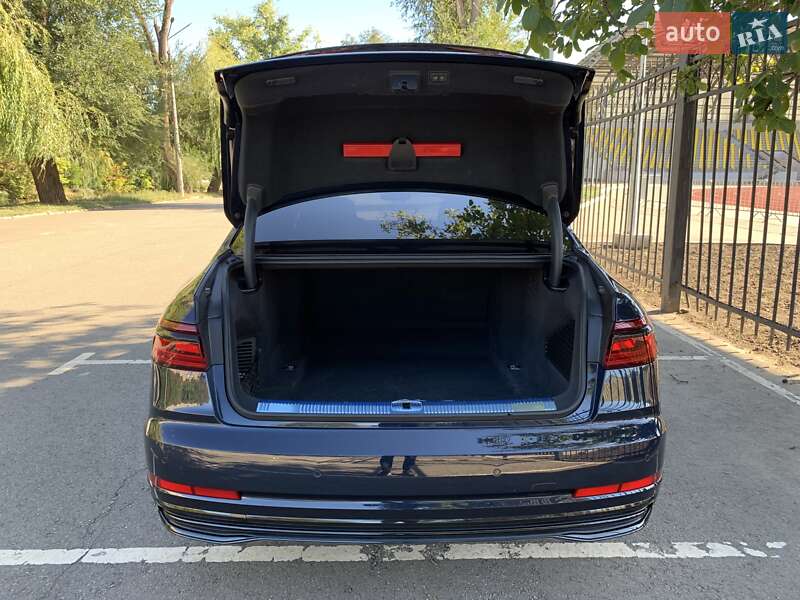 Седан Audi A8 2023 в Кривом Роге