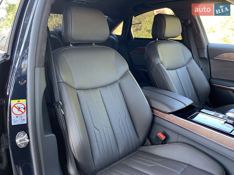 Седан Audi A8 2023 в Кривом Роге