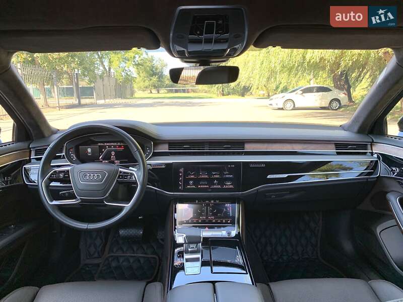 Седан Audi A8 2023 в Кривом Роге