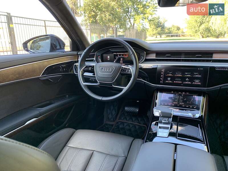 Седан Audi A8 2023 в Кривом Роге
