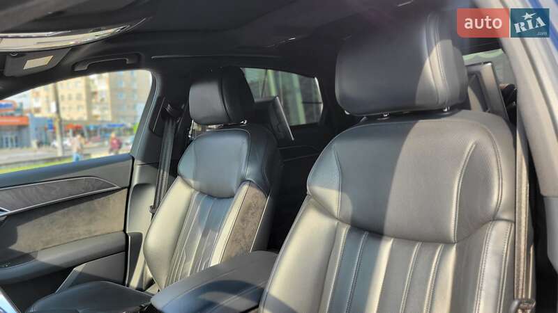 Седан Audi A8 2018 в Хмельницькому