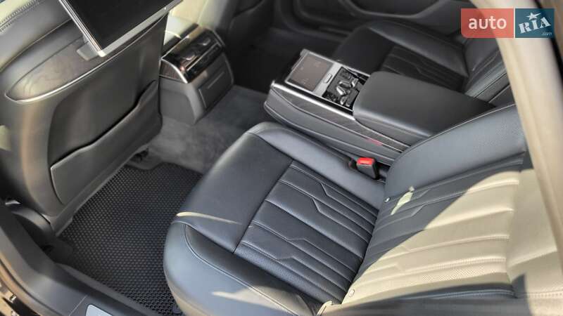 Седан Audi A8 2018 в Хмельницькому