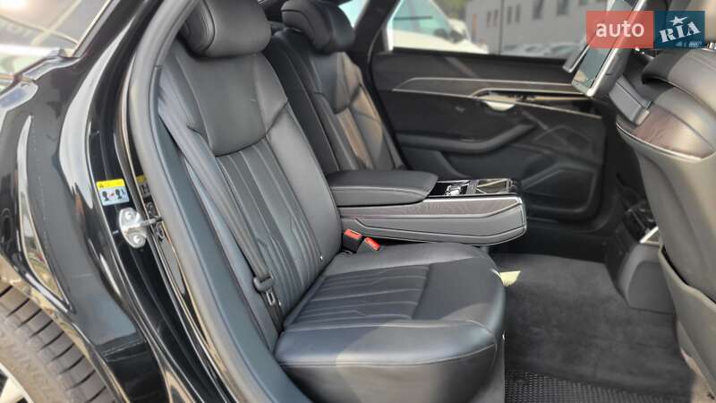 Седан Audi A8 2018 в Хмельницькому