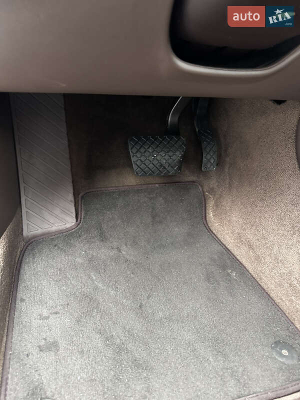 Седан Audi A8 2011 в Києві