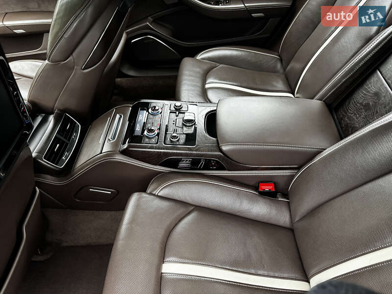 Седан Audi A8 2011 в Києві