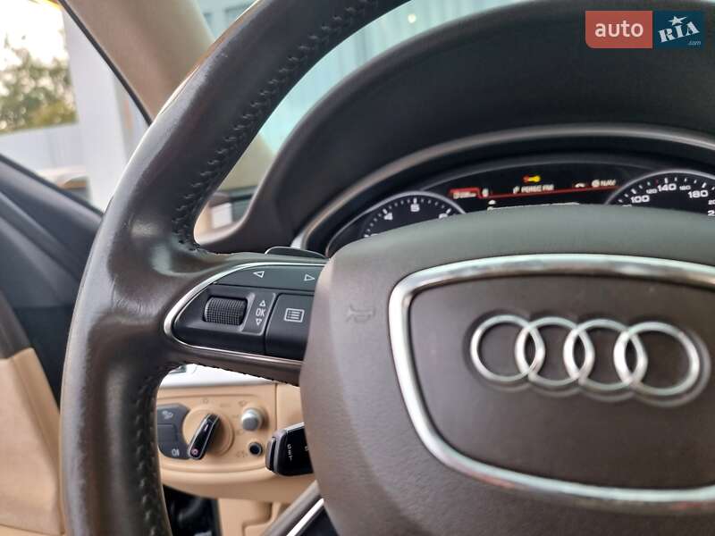 Седан Audi A8 2014 в Києві